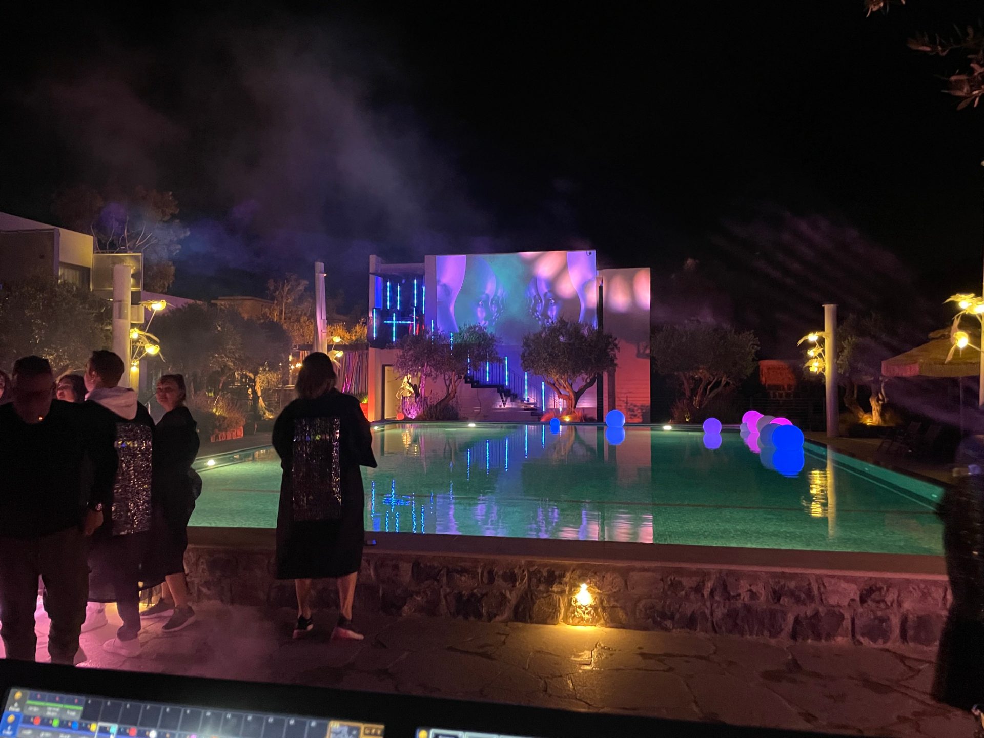 LIGHTS - Professional Event Lighting