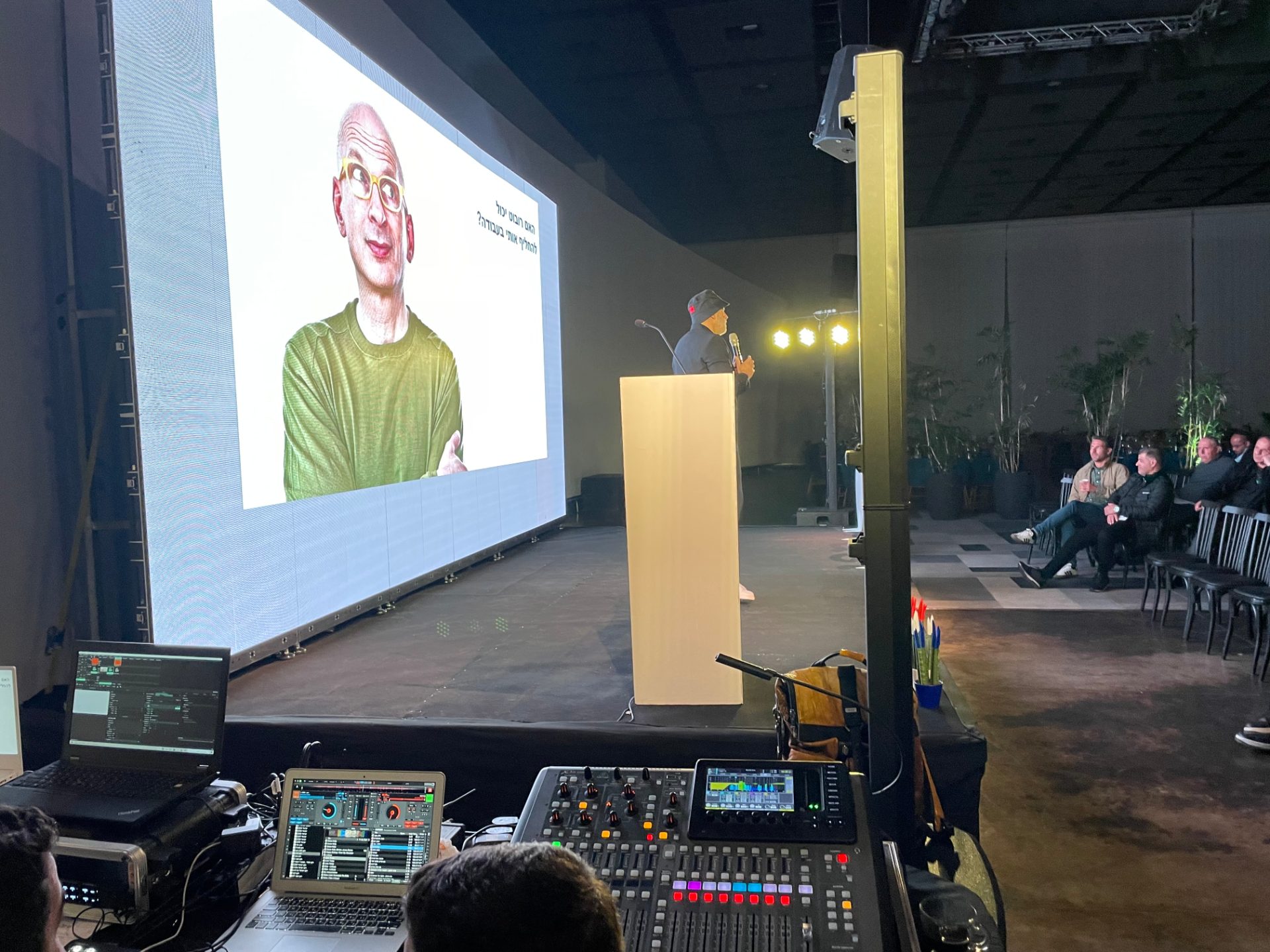  VIDEO  -  LED SCREEN  
