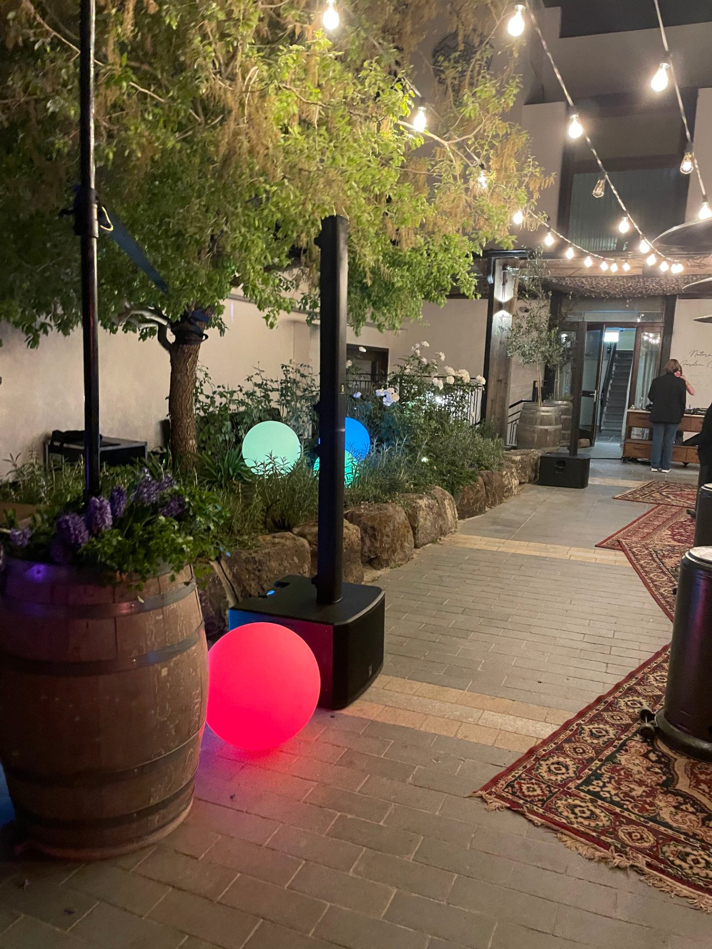 LIGHTS - Professional Event Lighting