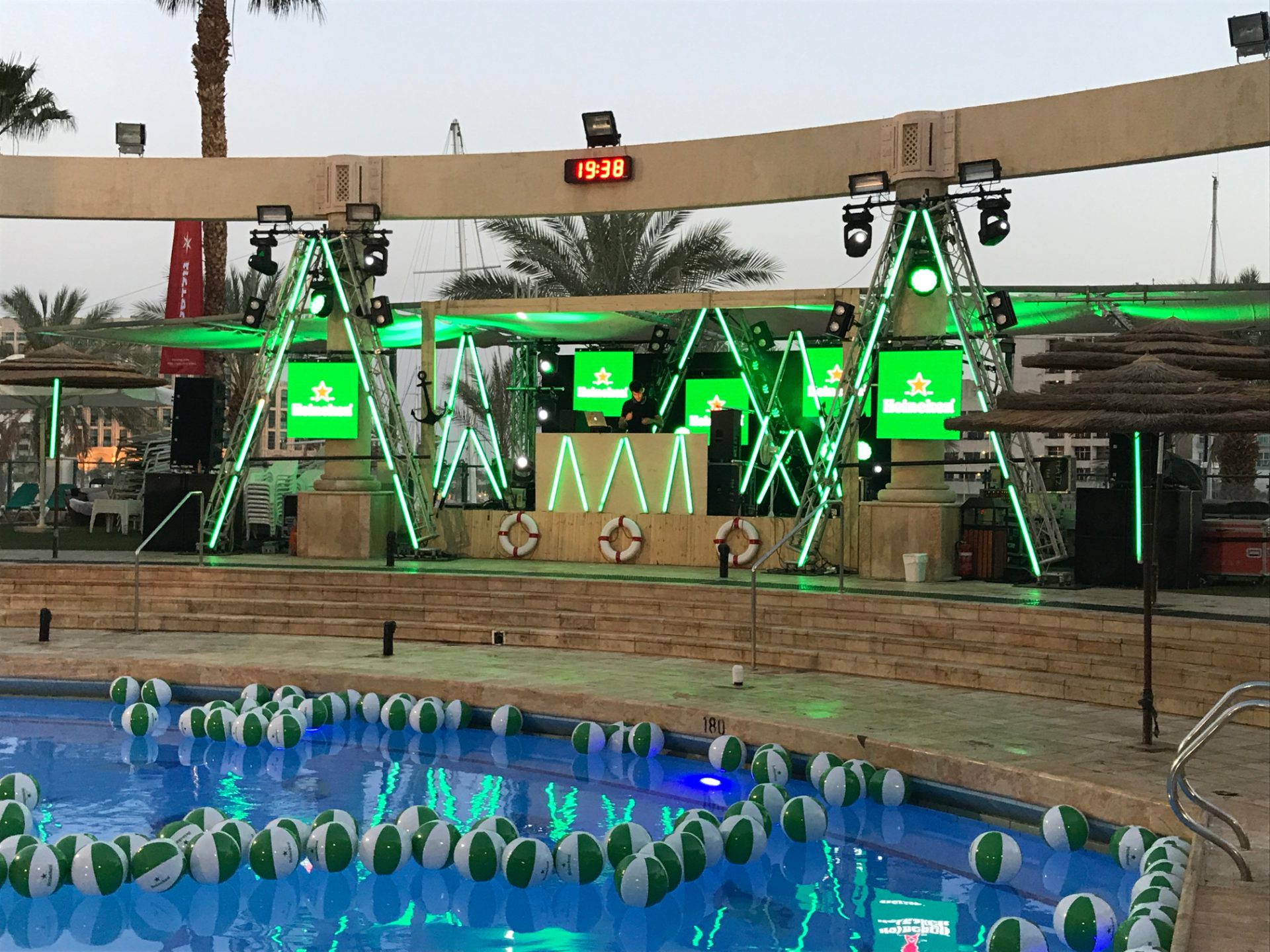 LIGHTS - Professional Event Lighting